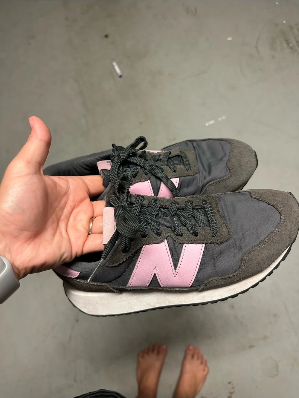 New Balance Women's Gray and Pink Retro Runner Sneakers
